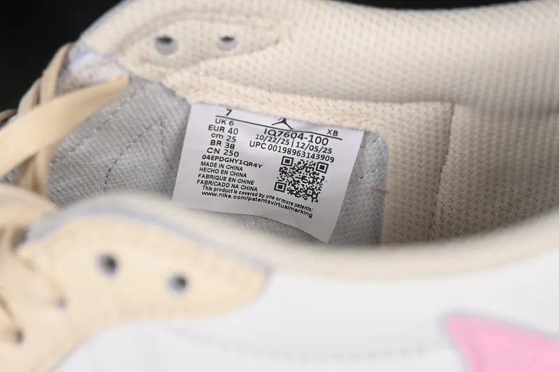 All Categories Air Jordan Jordan series basketball shoes Air Jordan 1 Low LJR version Travis Scott x Air Jordan 1 Low OG AJ1 Joe 1 joint undercut IQ7604-100